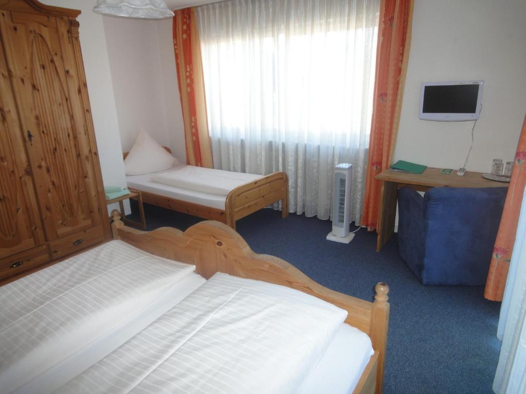 Gasthaus Hirsch Hotel Baden-Baden Room photo
